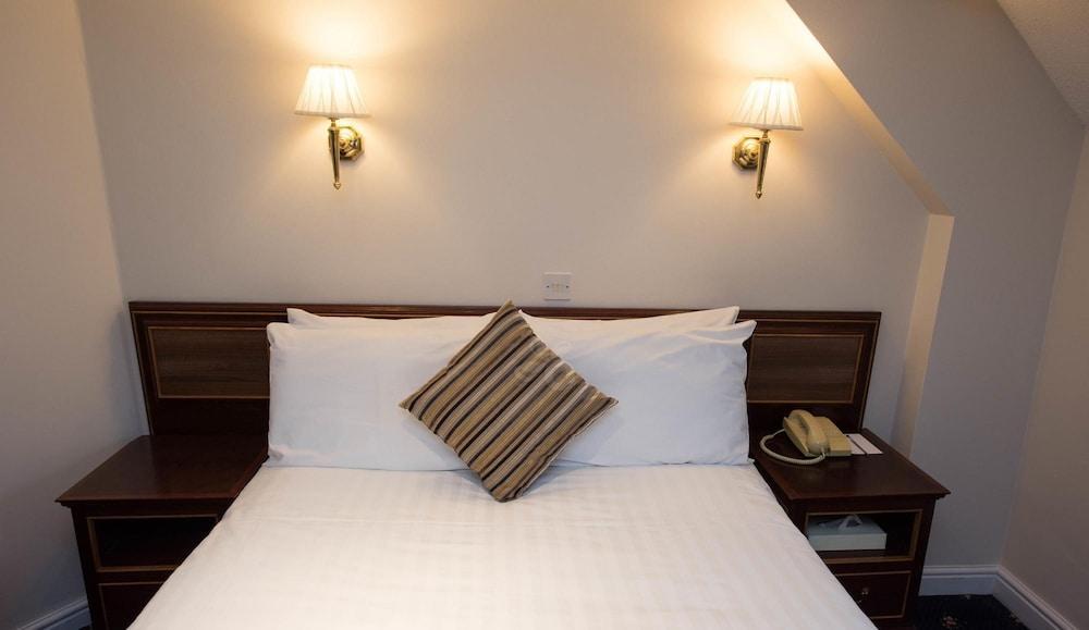 The Holt Hotel 3*